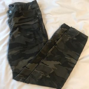 Super cute  Camo Jeggings